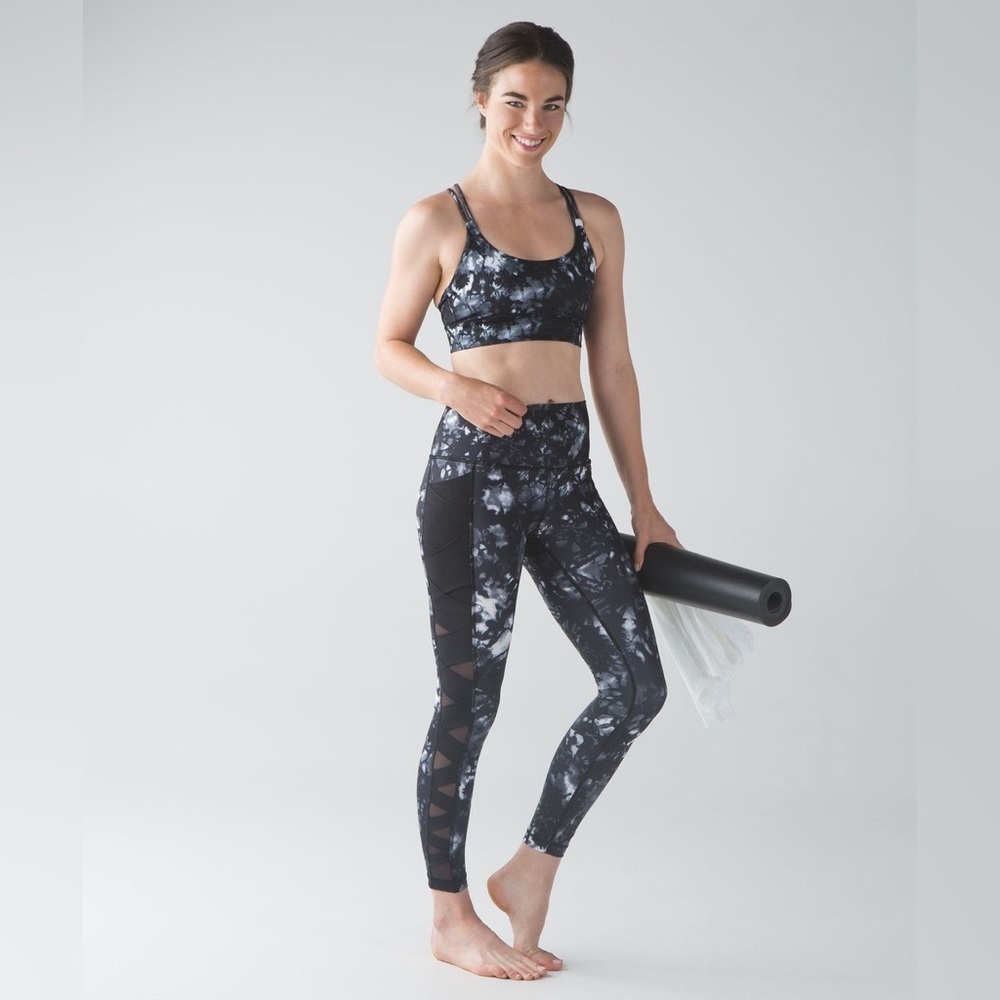 Lululemon Rise and Flow Pant (Full-On Luxtreme) Dusk Dye White Black Size 4